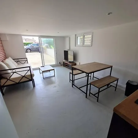 Appt 2 Pieces Avec Jardin * 鲁瓦扬